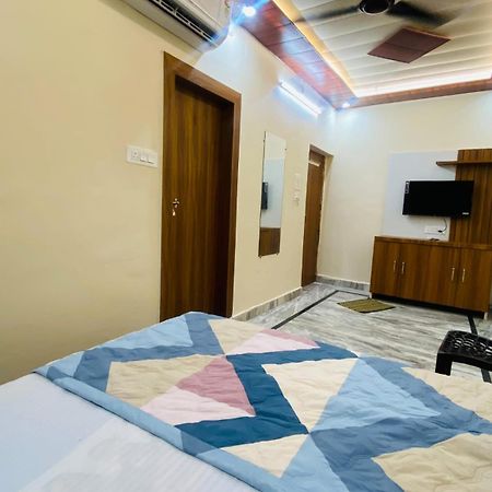 The Raman Palace- A Budget Hotel Mathura Eksteriør bilde