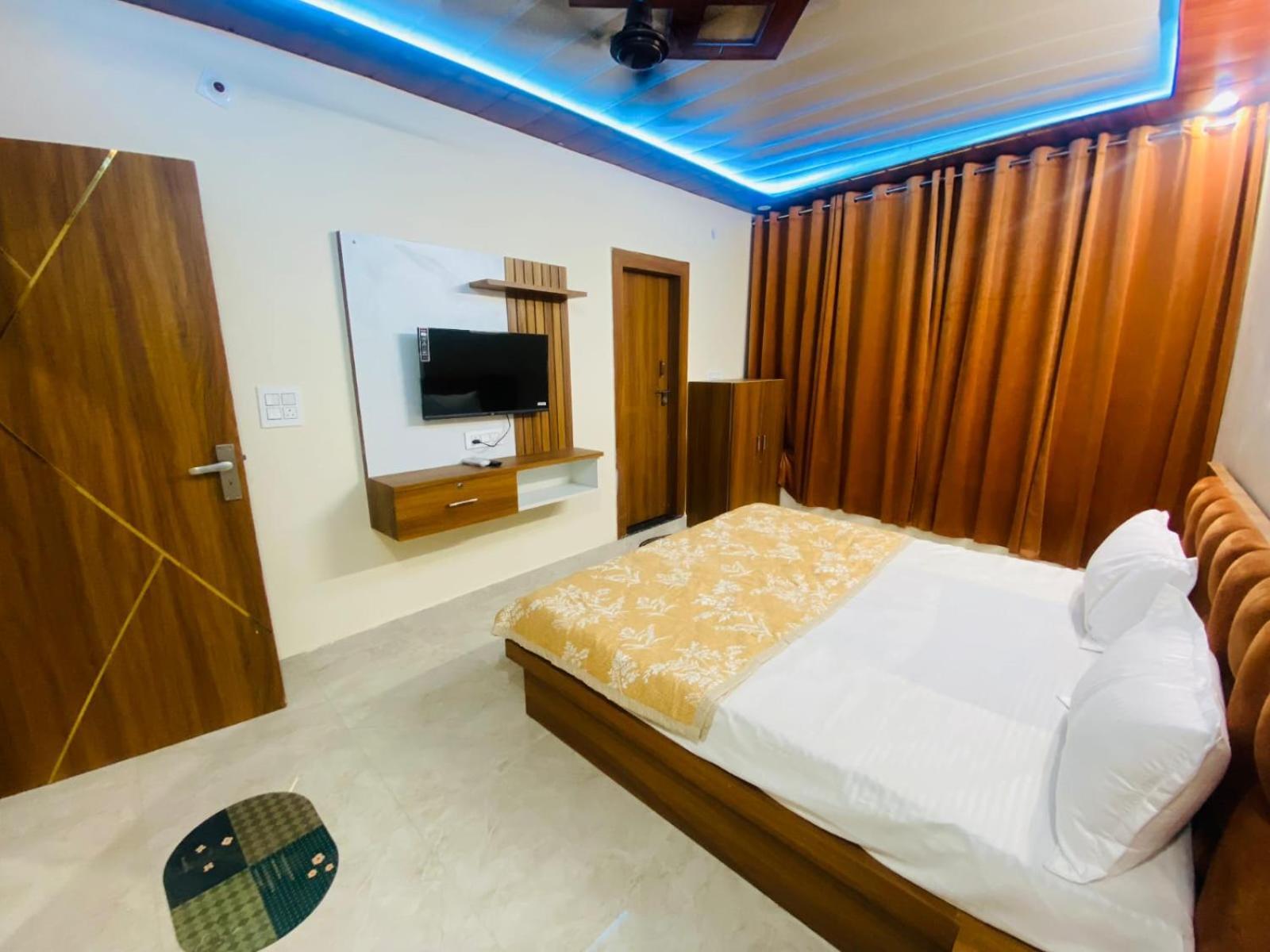 The Raman Palace- A Budget Hotel Mathura Eksteriør bilde