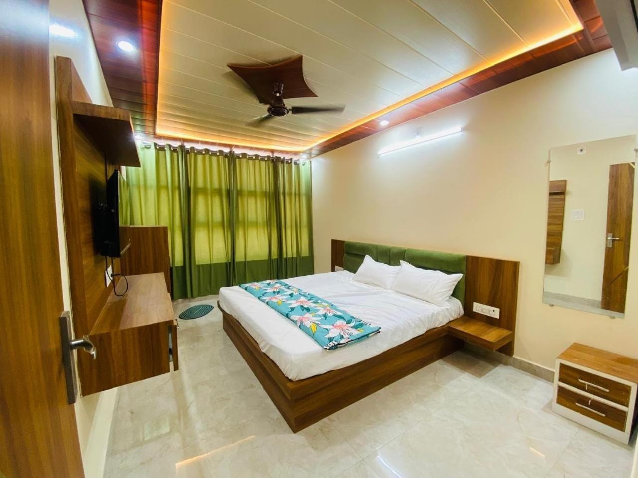 The Raman Palace- A Budget Hotel Mathura Eksteriør bilde