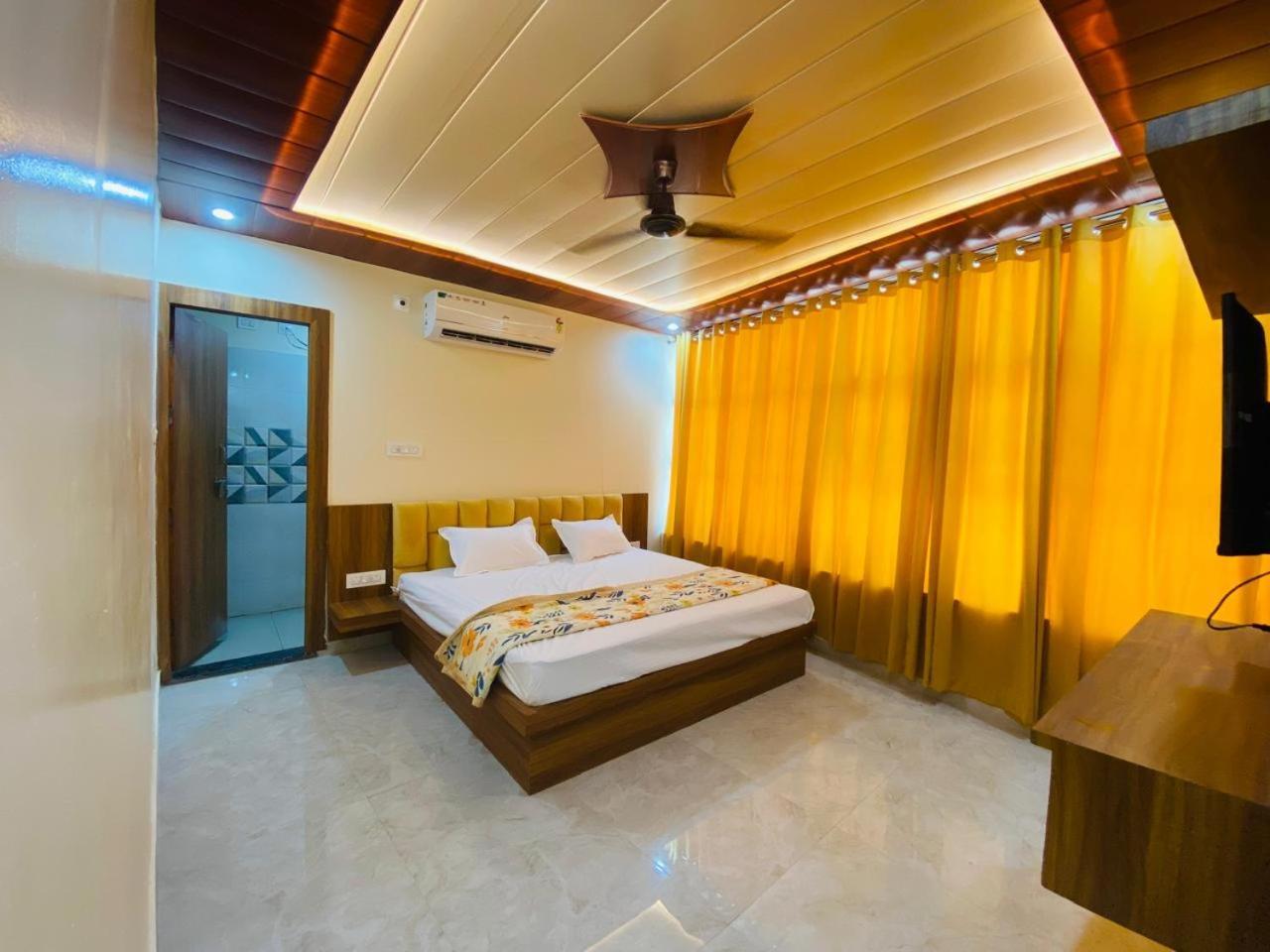 The Raman Palace- A Budget Hotel Mathura Eksteriør bilde