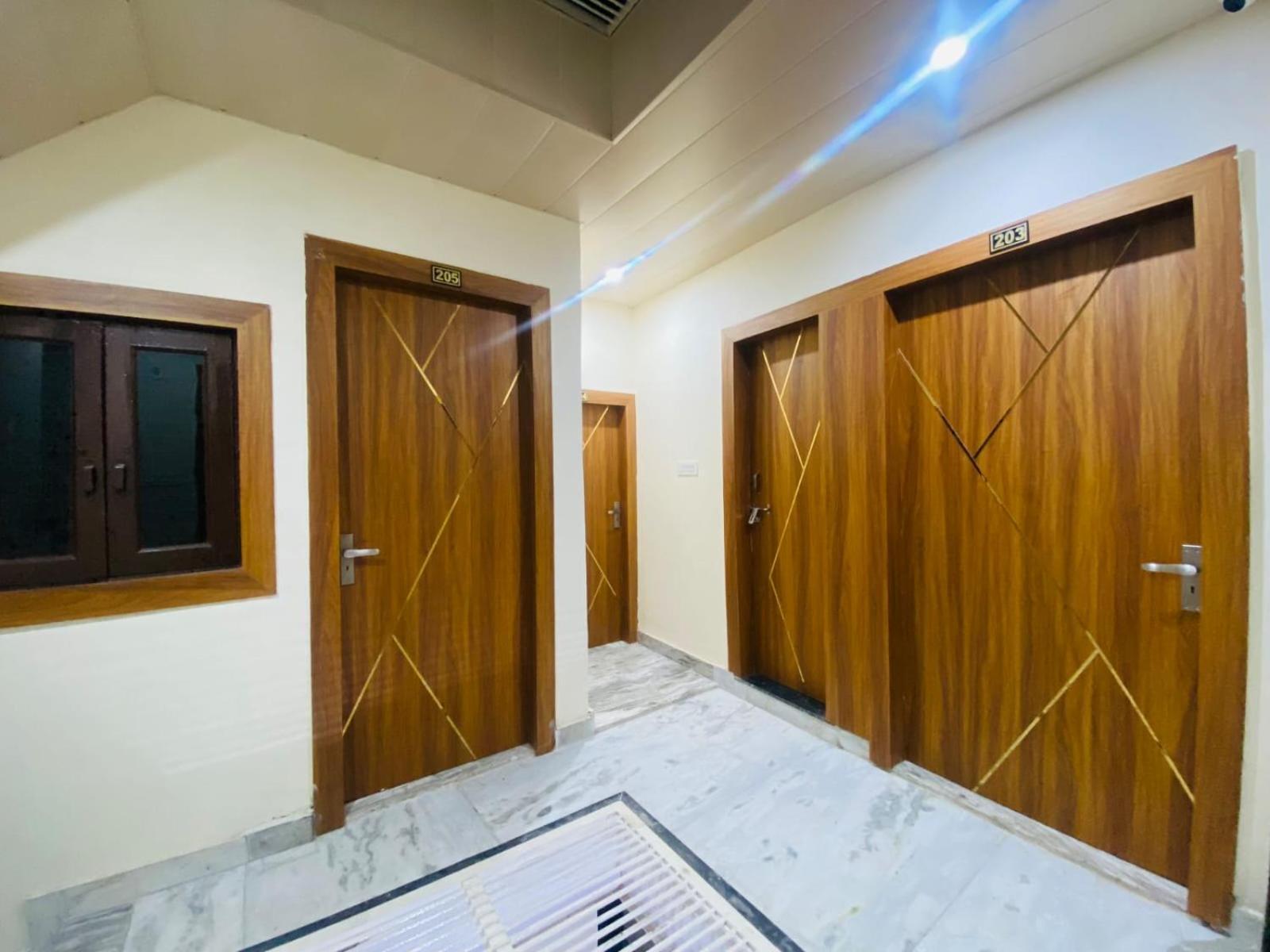 The Raman Palace- A Budget Hotel Mathura Eksteriør bilde