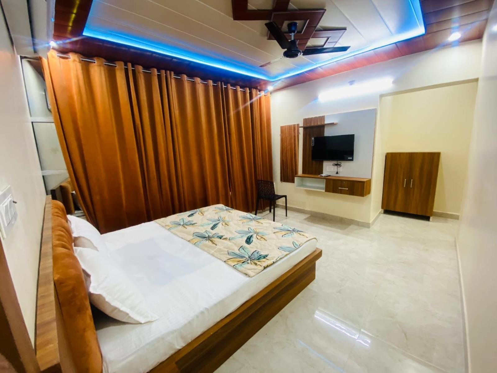The Raman Palace- A Budget Hotel Mathura Eksteriør bilde
