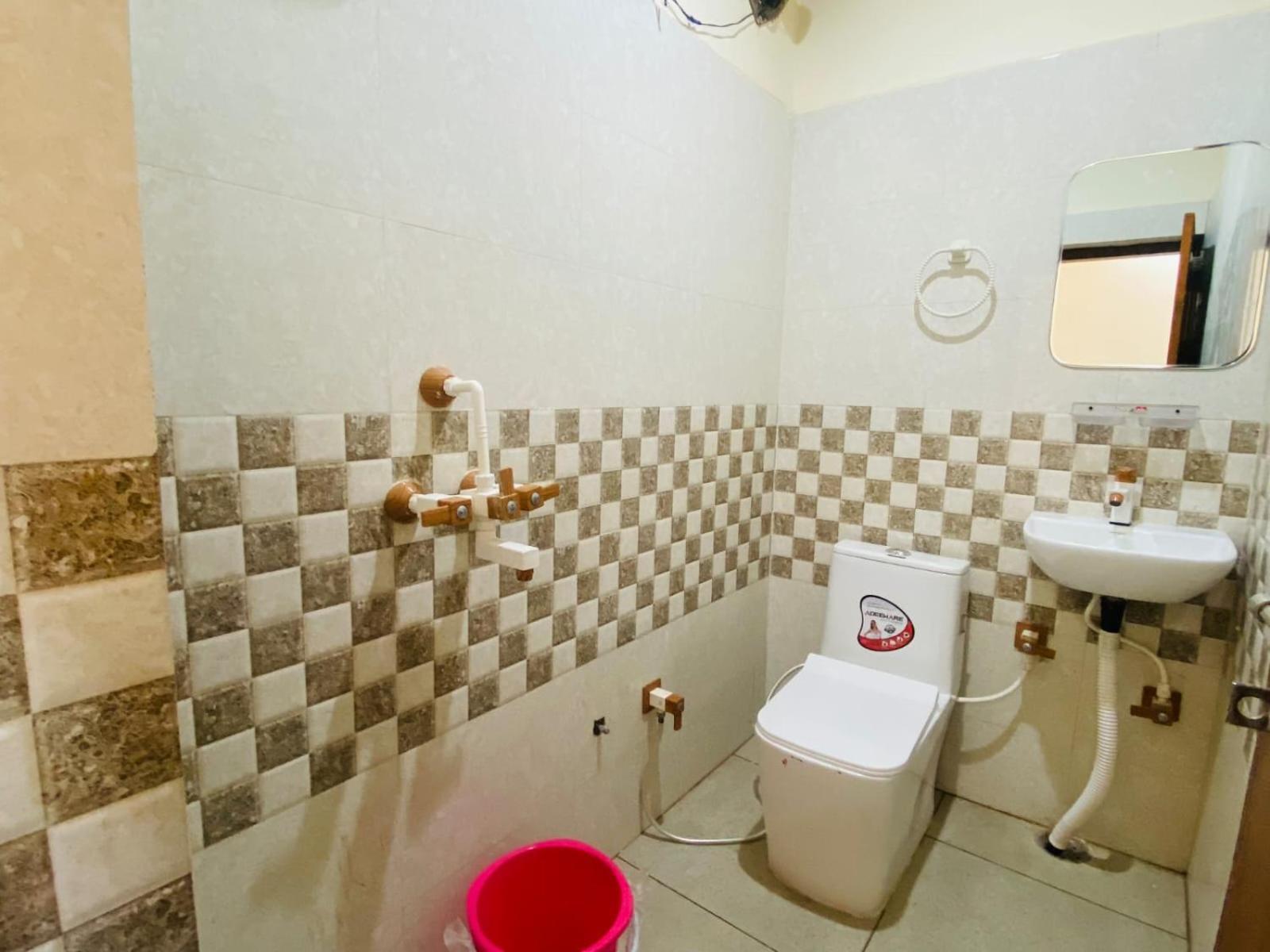 The Raman Palace- A Budget Hotel Mathura Eksteriør bilde