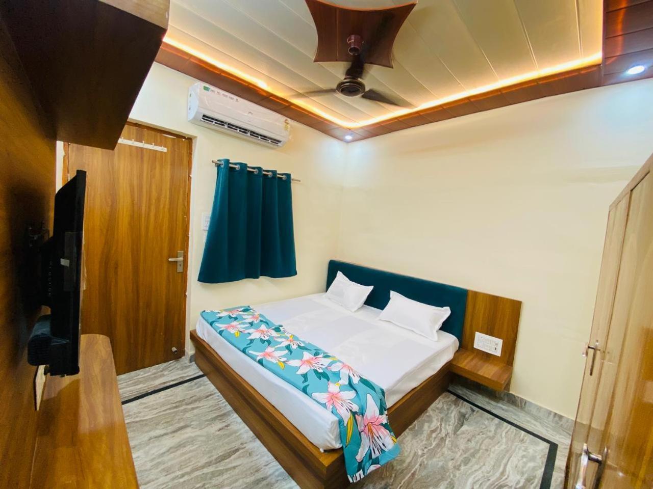 The Raman Palace- A Budget Hotel Mathura Eksteriør bilde
