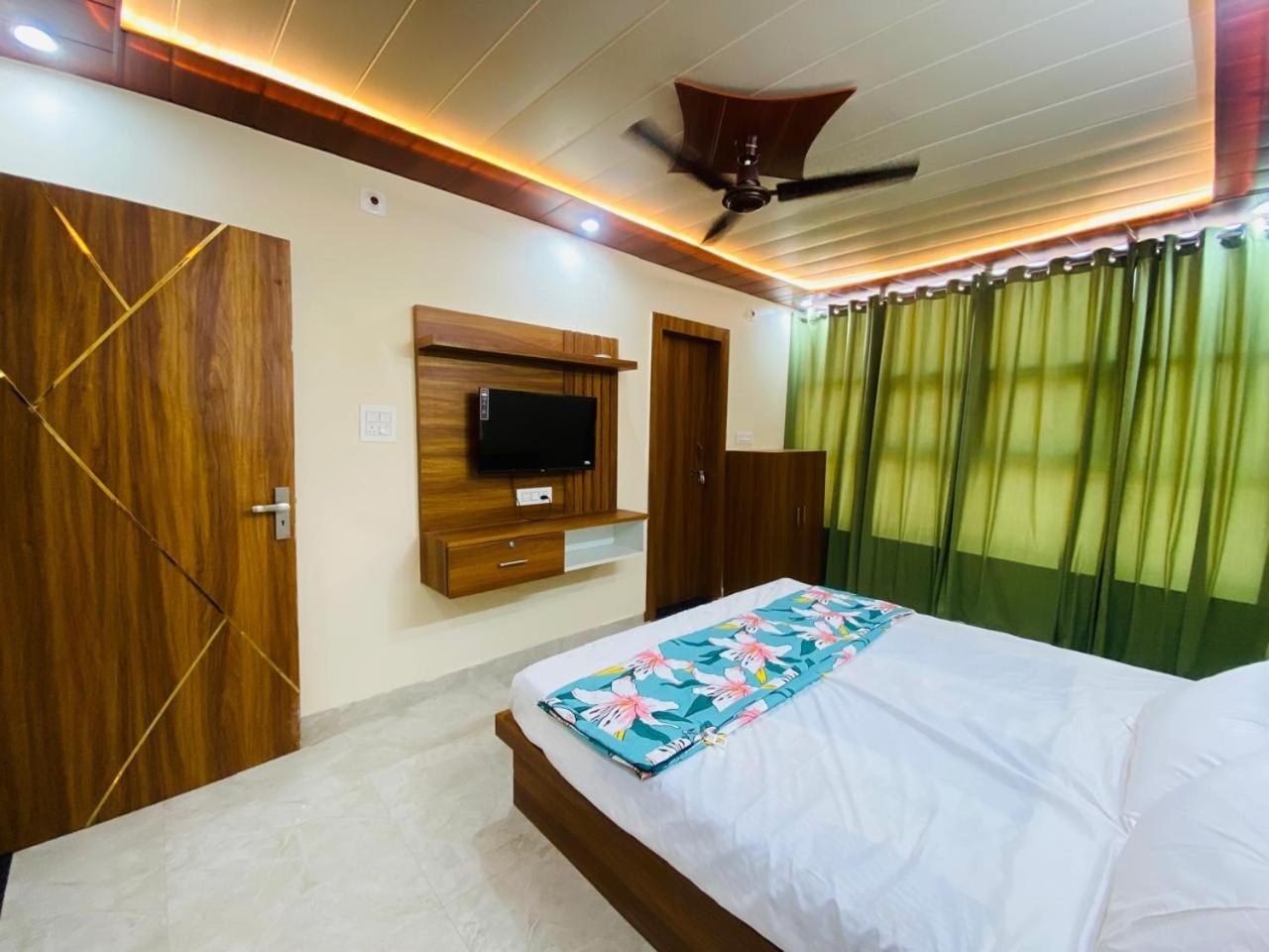 The Raman Palace- A Budget Hotel Mathura Eksteriør bilde