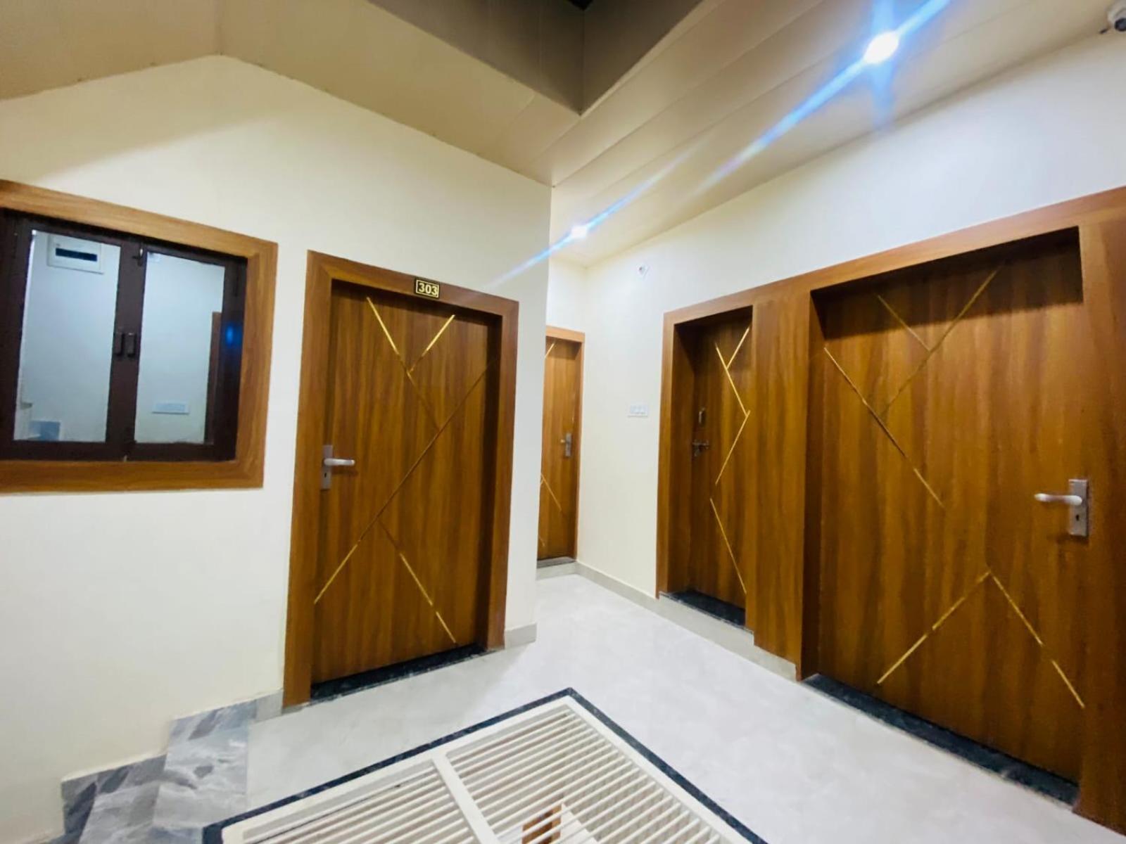 The Raman Palace- A Budget Hotel Mathura Eksteriør bilde