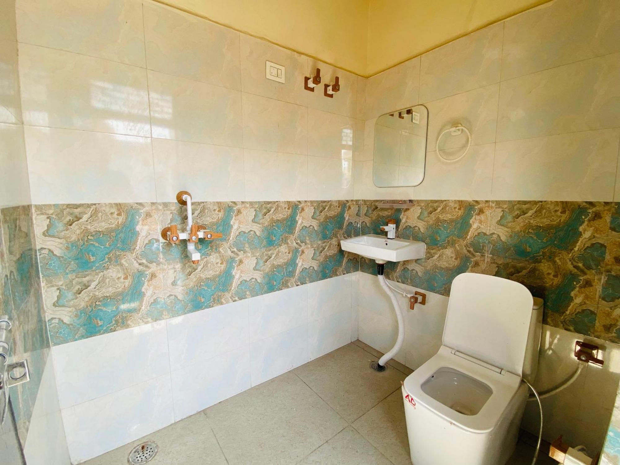 The Raman Palace- A Budget Hotel Mathura Eksteriør bilde