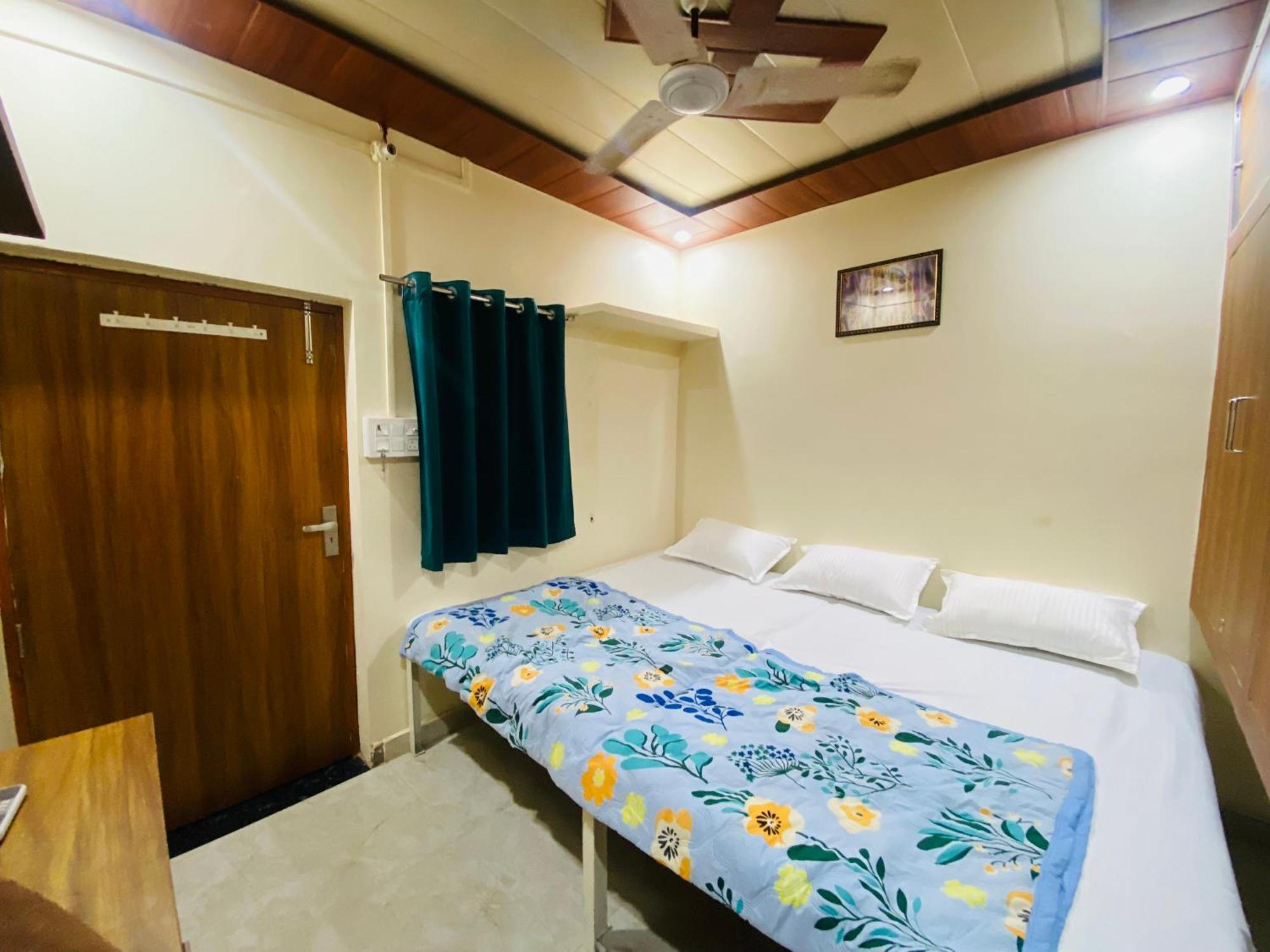The Raman Palace- A Budget Hotel Mathura Eksteriør bilde