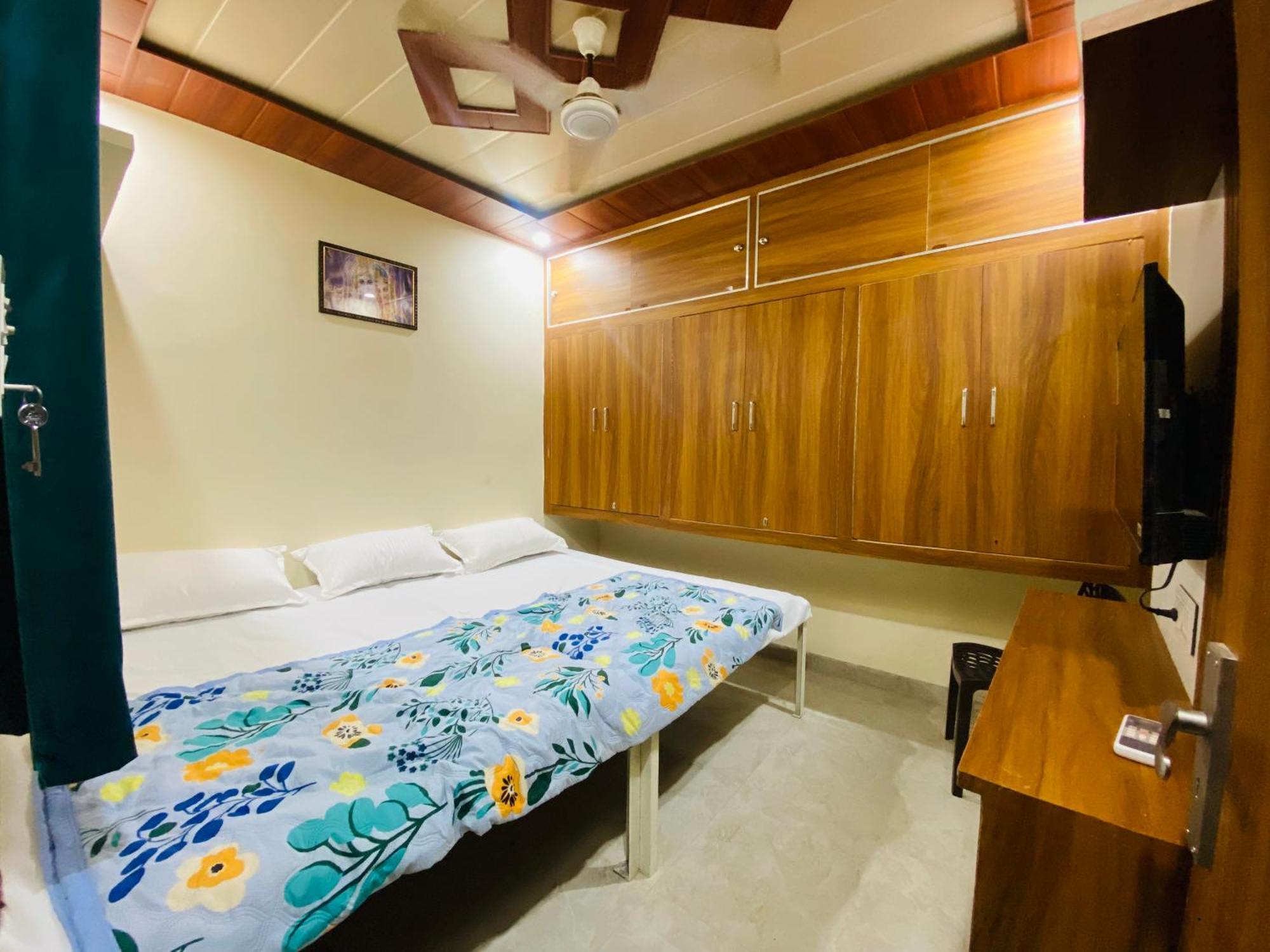 The Raman Palace- A Budget Hotel Mathura Eksteriør bilde