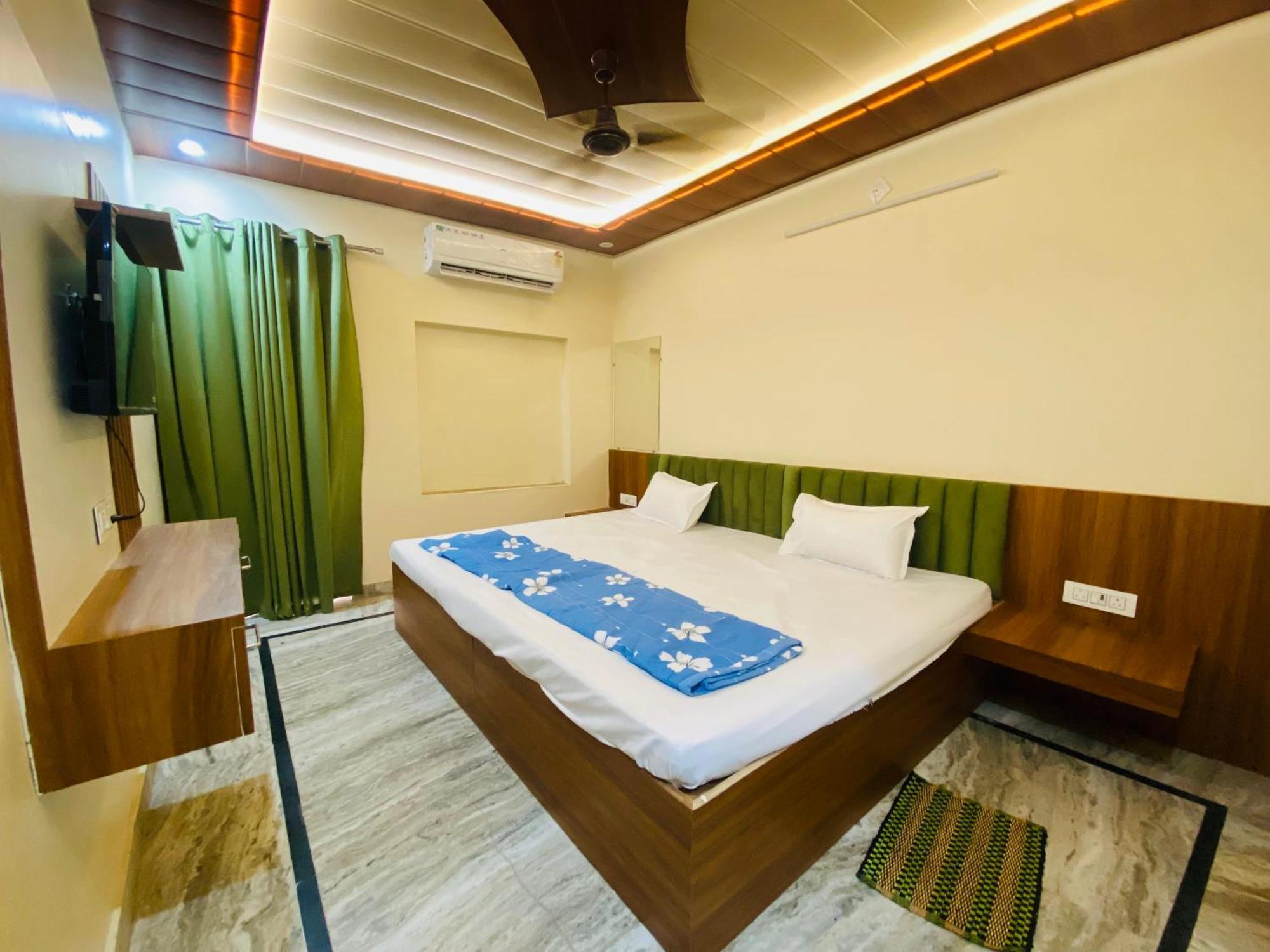 The Raman Palace- A Budget Hotel Mathura Eksteriør bilde